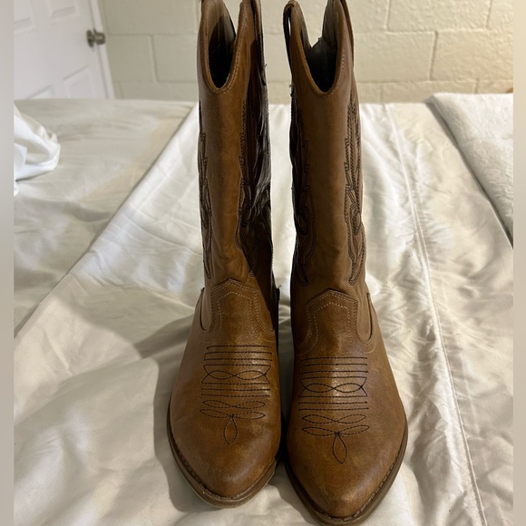 Coconuts women’s size 7.5 brown cowboy boots. - Picture 3 of 9